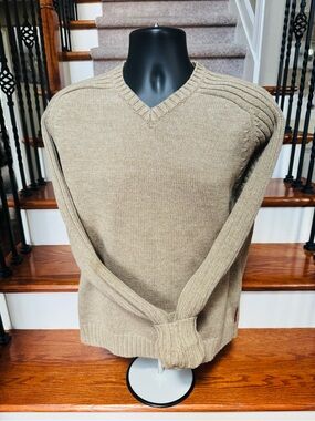 Abercrombie & Fitch Men's V-Neck Sweater in Tan